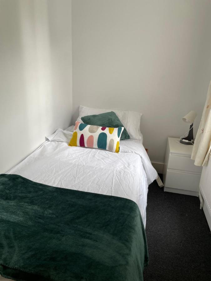 Cozy 3 Bedrooms Home Off Mill Road Sleep CBG Eksteriør billede